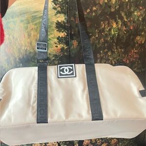 CHANEL Cream and Black Shoulder Bag GWP.